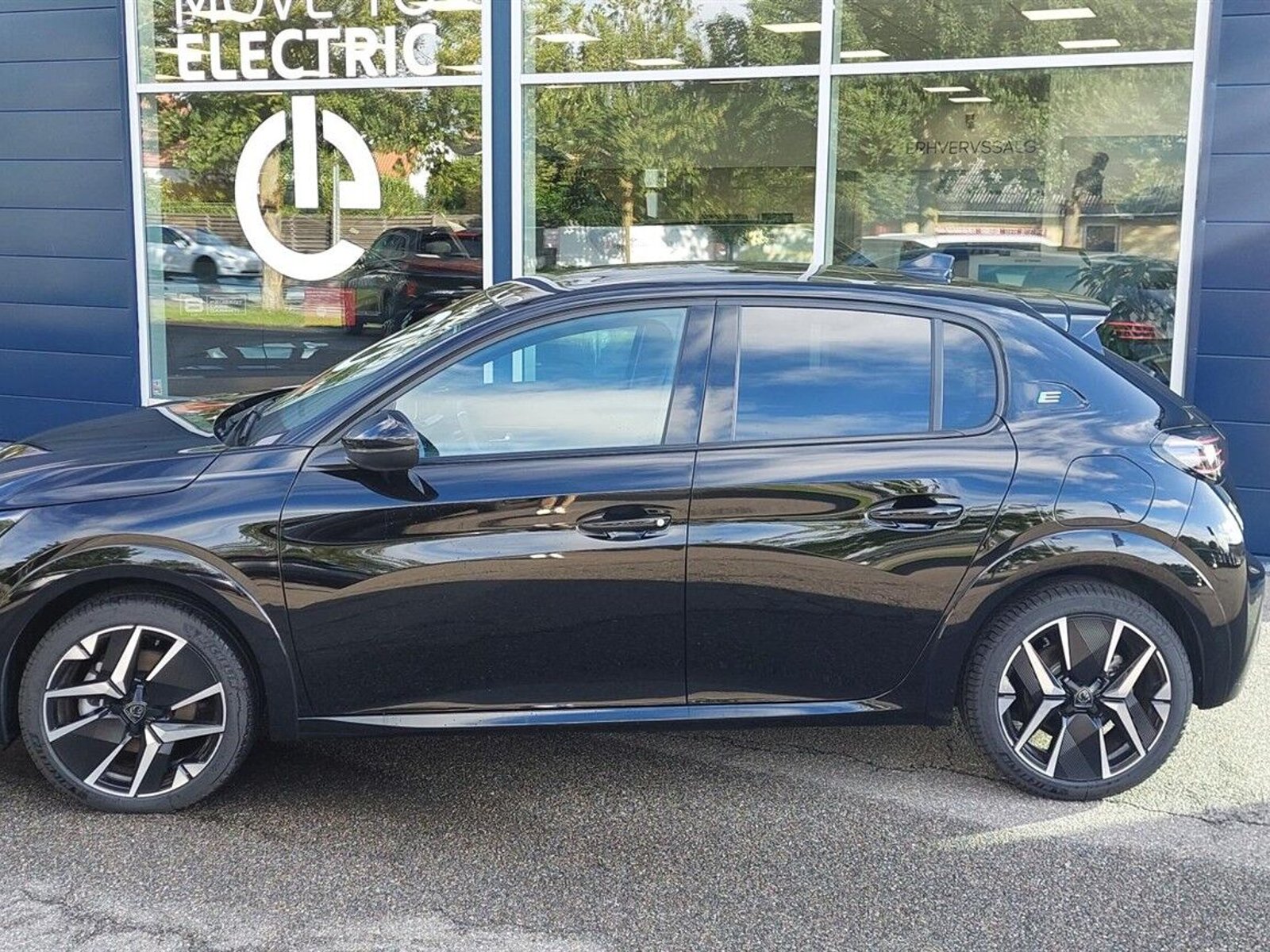 Peugeot e-208, 156ps, 2025