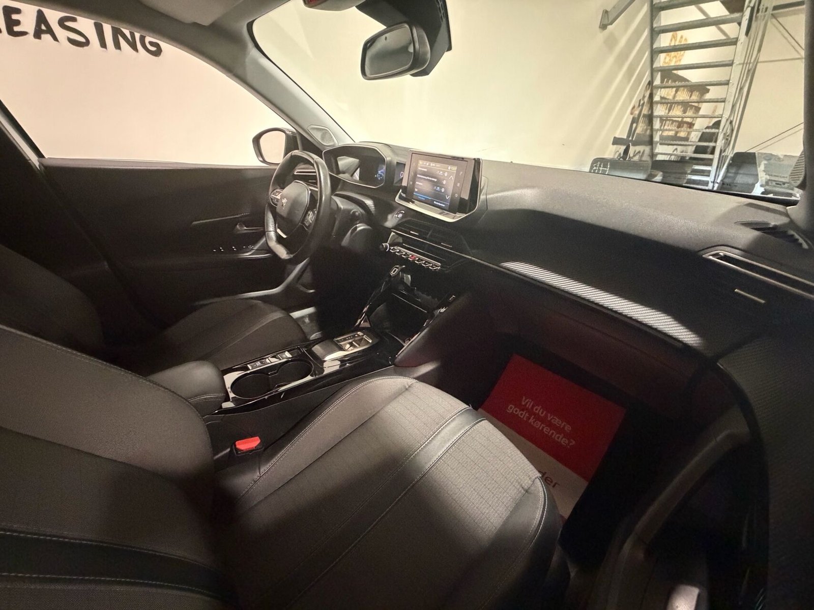 Peugeot e-2008, 136ps, 2022