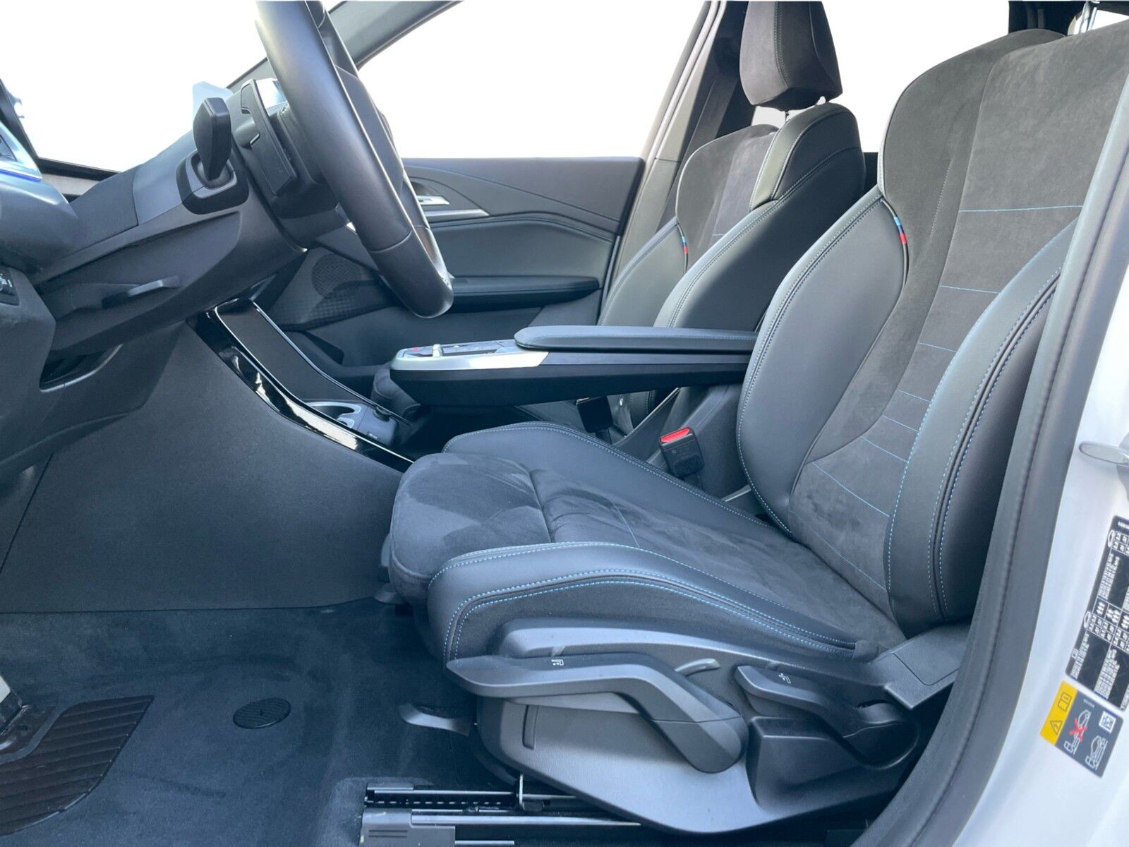 BMW iX1 eDrive20, 204hp, 2025