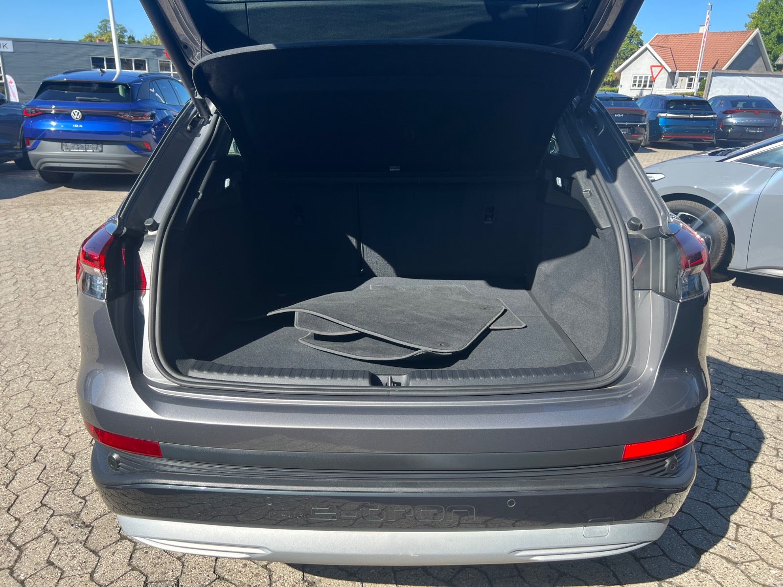 Audi Q4 45 e-tron quattro, 286hp, 2024