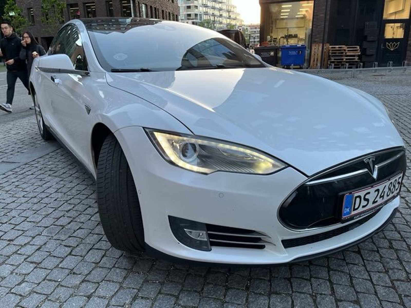 Tesla Model S 85, 378ps, 2014