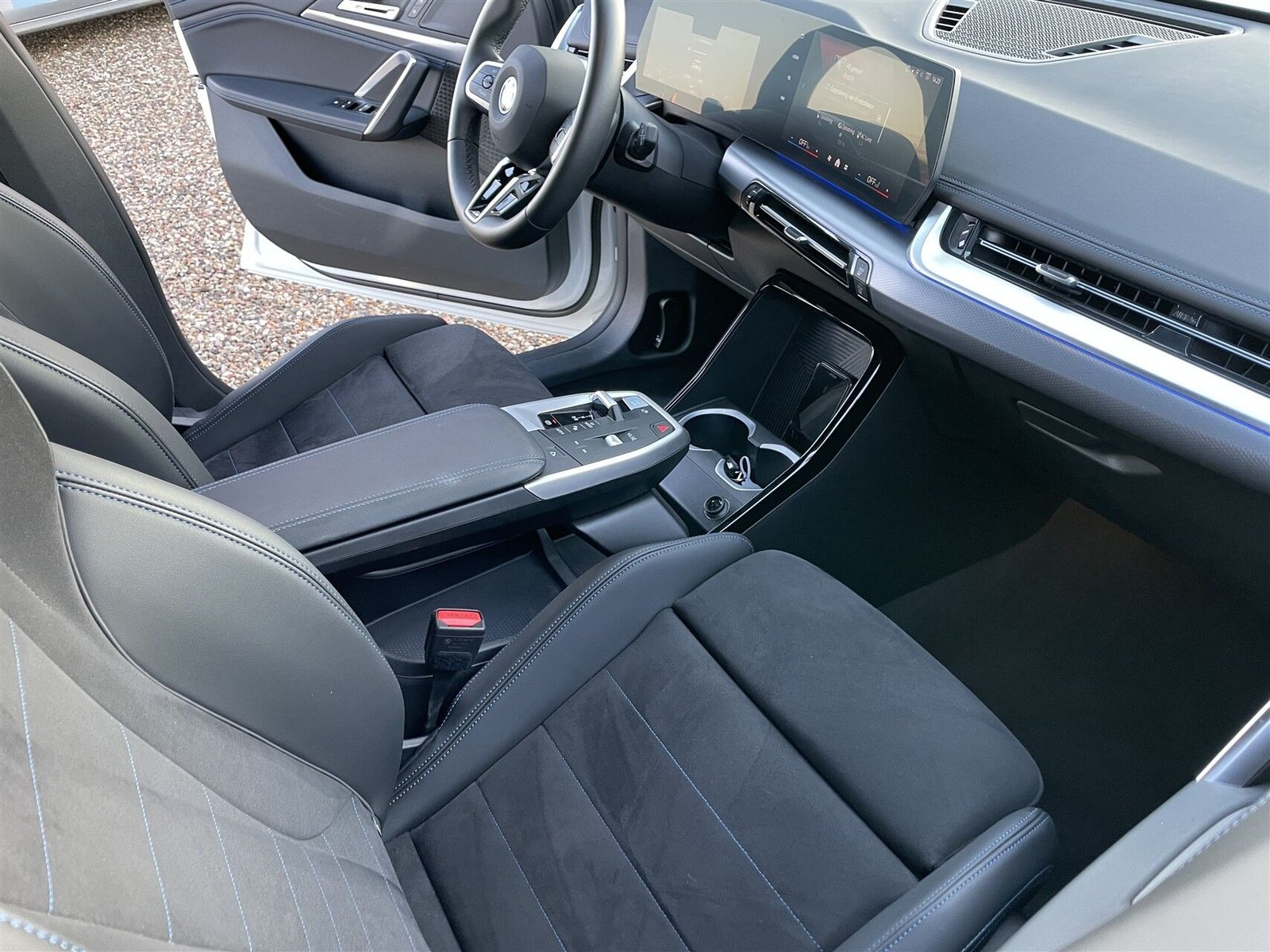 BMW iX1 eDrive20, 204hp, 2025