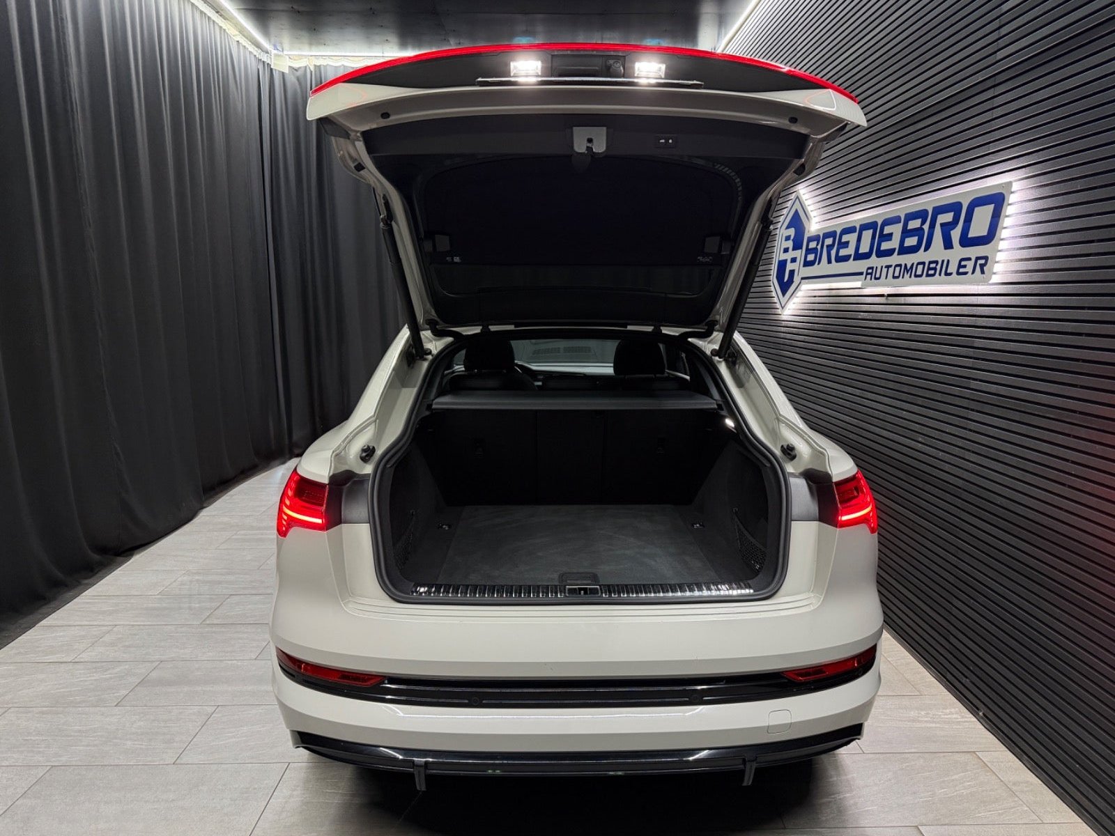 Audi e-tron 50 quattro, 313ps, 2021