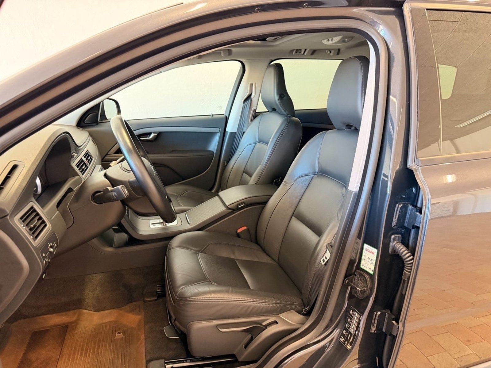 Volvo V70 T4 Powershift, 6-trinn, 180hk, 2011