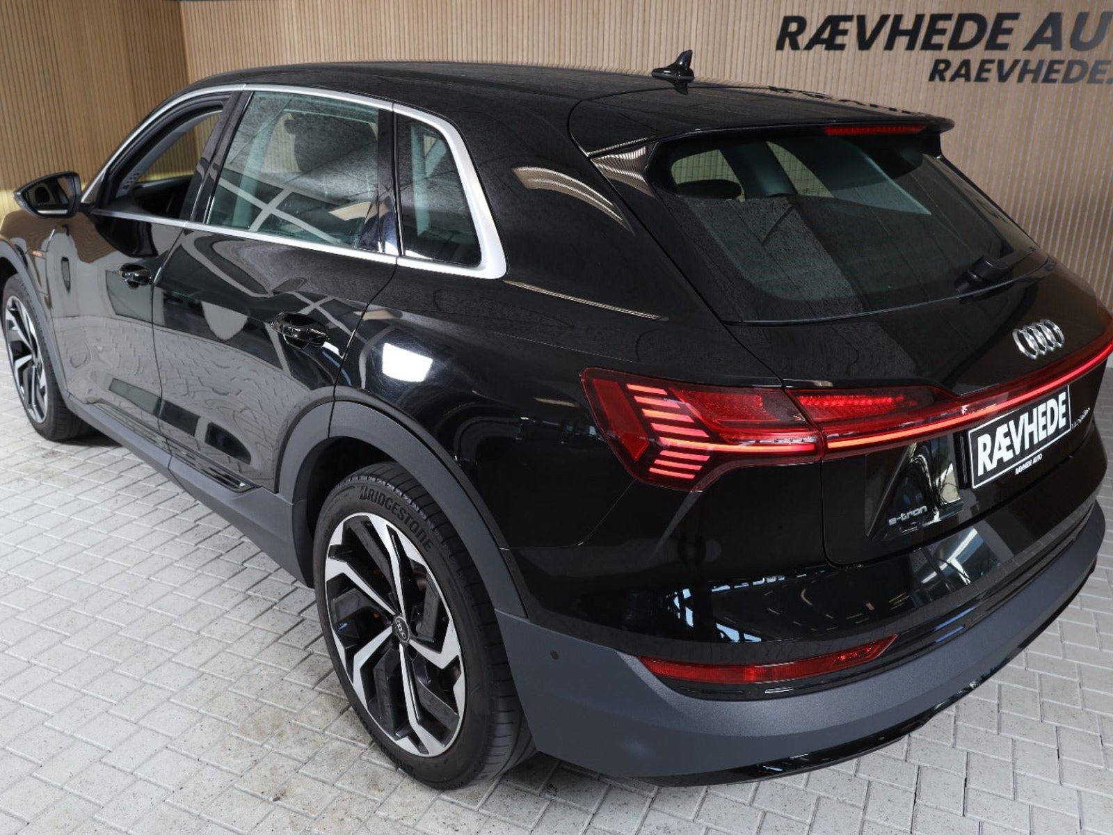 Audi e-tron 55 quattro, 408ps, 2022