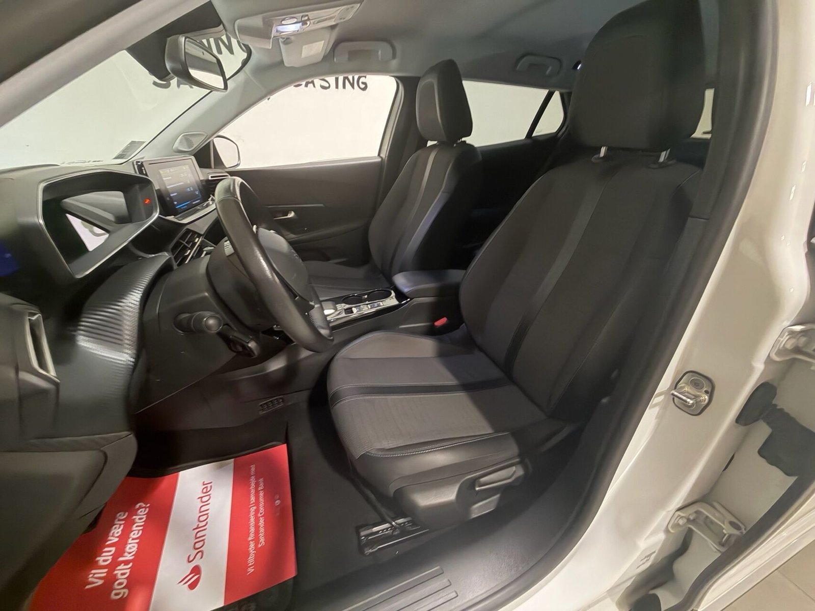 Peugeot e-2008, 136ps, 2022